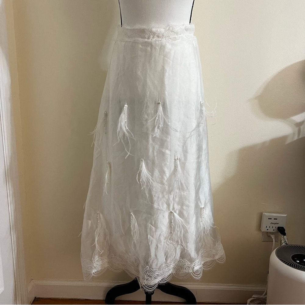WHITE LACE SKIRT